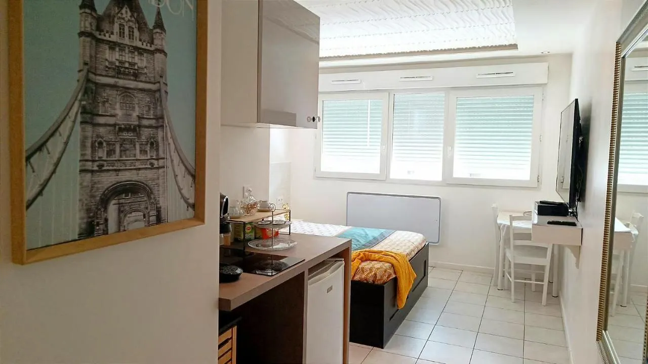 Bron Centre Appartement Meuble Avec Jacuzzi France