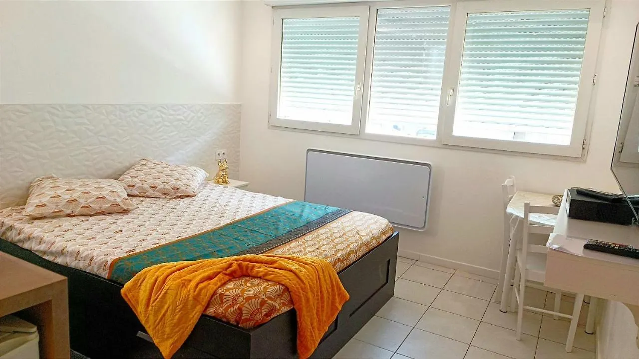 Bron Centre Appartement Meuble Avec Jacuzzi 0*,  France
