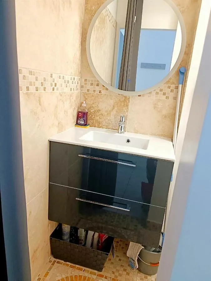 דירה Bron Centre Appartement Meuble Avec Jacuzzi צרפת